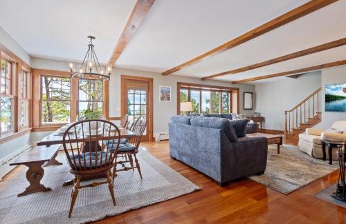 Southern Coast Haus | Beachfront and only 30 Steps To Beach