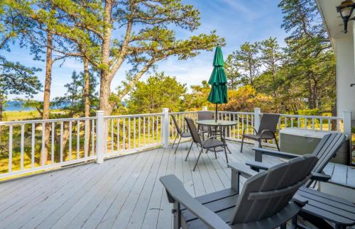 Southern Coast Haus | Beachfront and only 30 Steps To Beach