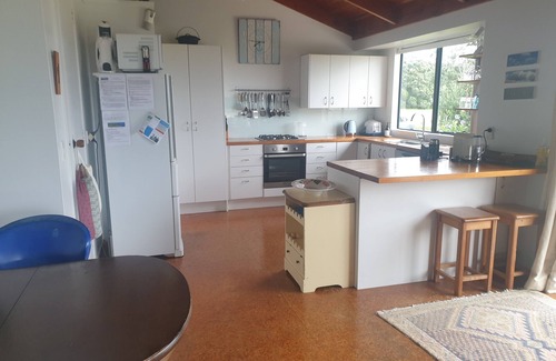 Kaeo Haus | BEACHFRONT-best in Tauranga Bay! EXPANSIVE SEA VIEWS 3 bdrm 2 bath D/washer