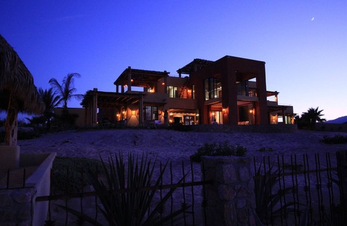 La Ventana Haus | Beachfront compound built for relaxation and adventure with family and friends