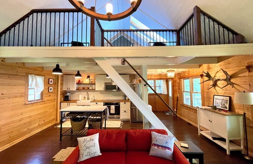 Good Hart Hütte | Beachfront Cottage along Lake Michigan Shores