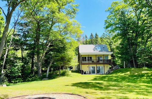 Good Hart Hütte | Beachfront Cottage along Lake Michigan Shores