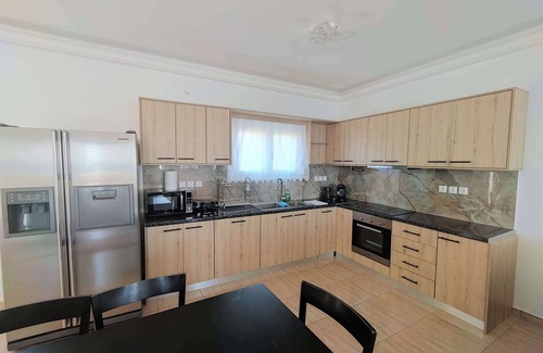 Agia Pelagia Wohnung | Beachfront Ela Luxury Stay with Jacuzzi & Views