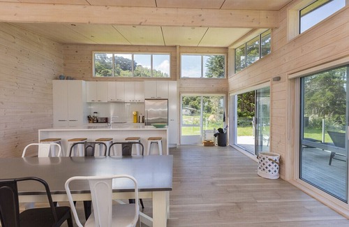 Snells Beach Hütte | Beachfront Escape - Snells Beach Ferienhaus