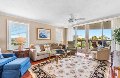 Litchfield by the Sea Haus | Beachfront Getaway Luxurious 3BR with Ocean Views