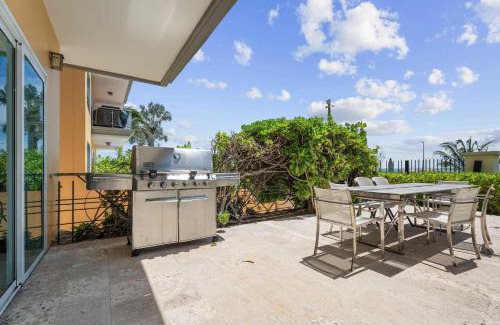Oranjestad-West Haus | Beachfront - Grand Regency 5BR condo - BG131