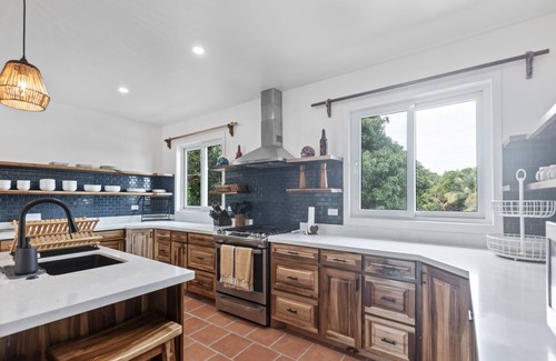 Caribbean Way Haus | Villa am Strand mit Meerblick, Veranda und gemeinsames Dock / Hängematten!