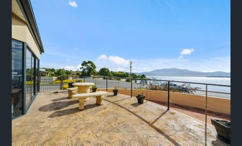 Howrah Haus | Beachfront House near Hobart