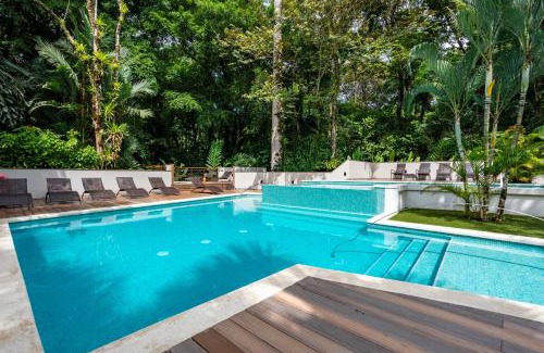 Dominical Wohnung | Beachfront Jungle Luxury! 3BD Penthouse Uvita