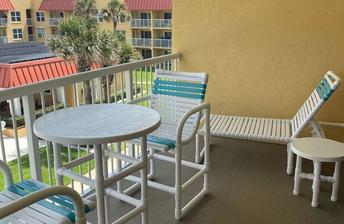 Point East Eigentumswohnung | ❤️🌴Beachfront Oasis Balcony on No-Drive Beach!