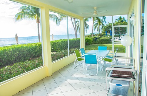 Seven Mile Beach Eigentumswohnung | Beachfront Ocean Level Condo auf 7 Mile Beach - 3 Rm - Pool / Jac