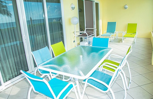 Seven Mile Beach Eigentumswohnung | Beachfront Ocean Level Condo auf 7 Mile Beach - 3 Rm - Pool / Jac