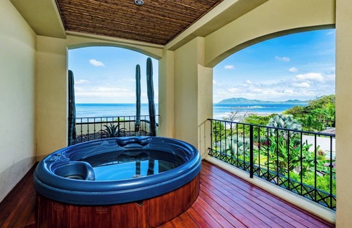 Playa Langosta Wohnung | Riesige Luxus Oceanfront 3BR / 3BA direkt am Playa Langosta - Crystal Sands 304