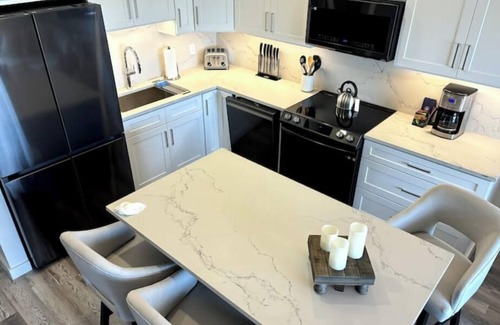 Savannah Haus | Beachfront on Spotts Beach!