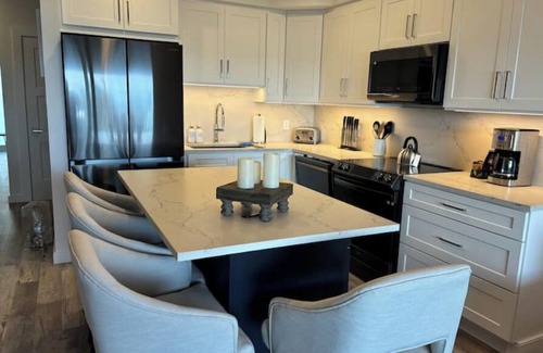 Savannah Haus | Beachfront on Spotts Beach!