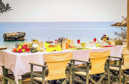 Papa Nero Wohnung | Beachfront Pelion Getaway - Cozy Summer Haven