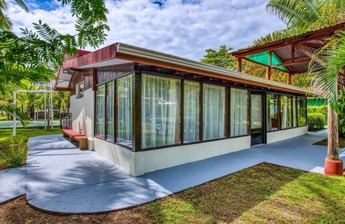 Parrita Haus | Beachfront Studio 2, Playa Palo Seco