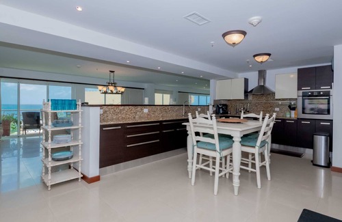 Oranjestad-West Eigentumswohnung | Beachfront - Surround View 4BR Penthouse - P516