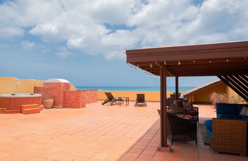 Oranjestad-West Eigentumswohnung | Beachfront - Surround View 4BR Penthouse - P516