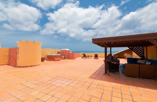 Oranjestad-West Eigentumswohnung | Beachfront - Surround View 4BR Penthouse - P516