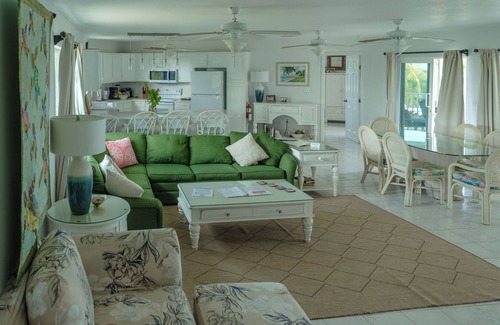 Blossom Village Villa | Entfliehen Sie dem Alltag mit einem erholsamen Urlaub auf den Kaimaninseln!