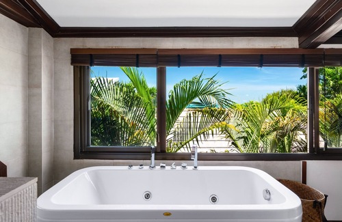 Koh Samui Villa | Beachfront Villa Private Beach & Pool 3 Ensuite Bedrooms Housekeeper included