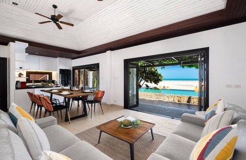 Koh Samui Villa | Beachfront Villa Private Beach & Pool 3 Ensuite Bedrooms Housekeeper included