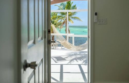 Blossom Village Hütte | Beachfront One-Bedroom Villa- Private pool/Wifi. addt'l bedrooms upon request