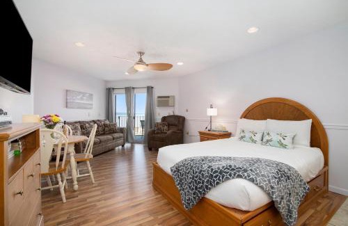 Traverse City Haus | Beachfront Walkout Condo Pointes North Resort 2874