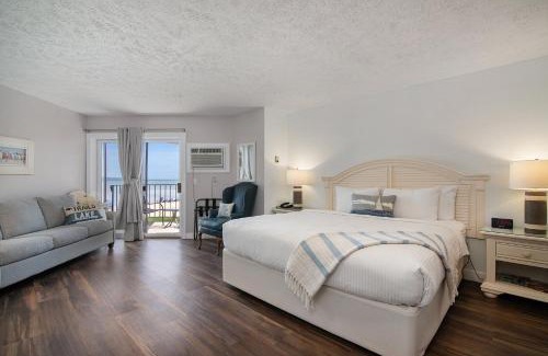 Traverse City Haus | Beachfront Walkout Condo Pointes North Resort 2874