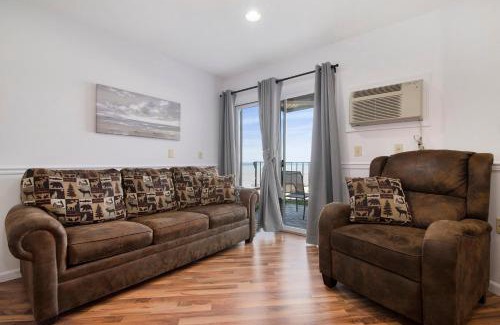 Traverse City Haus | Beachfront Walkout Condo Pointes North Resort 2874