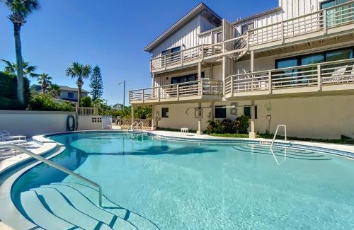 Sea Dunes Wohnung | Beachfront with large deck Pool Sea Dunes Sailfish A3