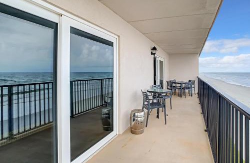 New Smyrna Beach Wohnung | Beachfront with large private balcony ~ Shore Villa Condo