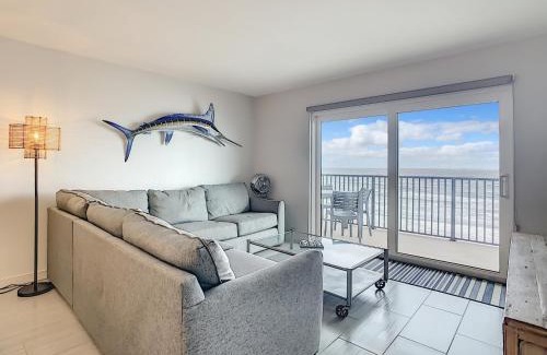 New Smyrna Beach Wohnung | Beachfront with large private balcony ~ Shore Villa Condo