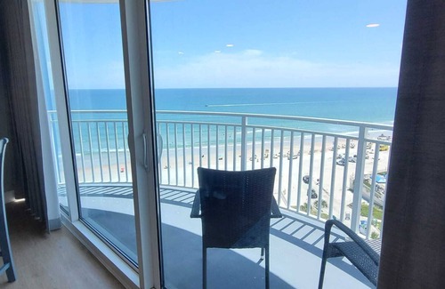 River Ridge Estates Eigentumswohnung | Beachfront with Ocean View in Peck Plaza