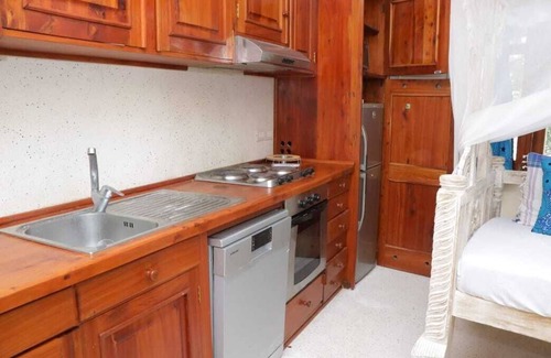 Malindi Haus | Beachside 2-bedroom cottage in beach resort with AC, Wi-Fi, Restaurant & Bar