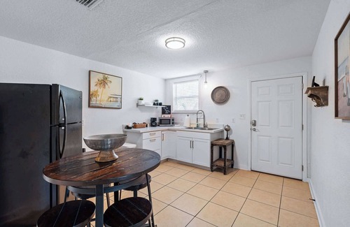 Vilano Beach Haus | Beachside Cabana l Heated Pool l Walk to Beach