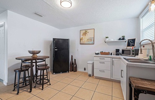 Vilano Beach Haus | Beachside Cabana l Heated Pool l Walk to Beach