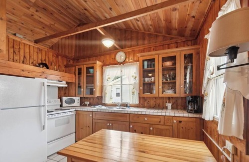 Greenbush Haus | Beachside Cottages for Groups- Sleeps up to 40!