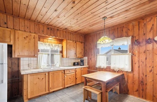 Greenbush Haus | Beachside Cottages for Groups- Sleeps up to 40!