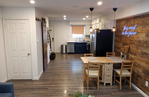 Bayview Eigentumswohnung | Beachside Retreat 5 Minute Walk from the beach. Neighboring Virginia Beach!