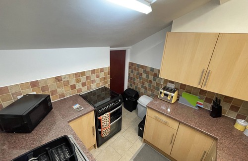 Swindon Haus | Beanie’s @LorneStreet