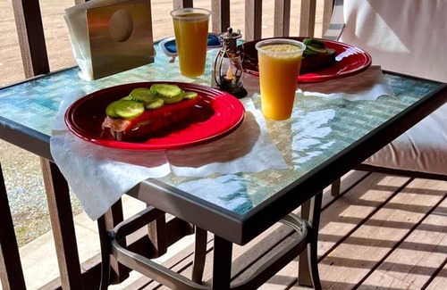 Thompson Falls Kabine | Bear Creek Resort, Cabin Suite (end unit 1 king) JACUZZI BATHTUB SUITE, Cabin Suite (end unit 1 king