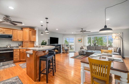 Bear Lake Haus | Bear Lake Bliss - 3bd/2ba overlooking Bear Lake w/ private dock