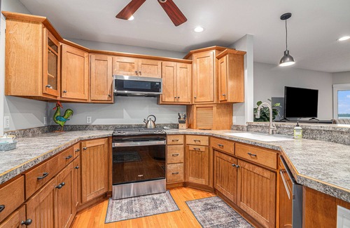 Bear Lake Haus | Bear Lake Bliss - 3bd/2ba overlooking Bear Lake w/ private dock