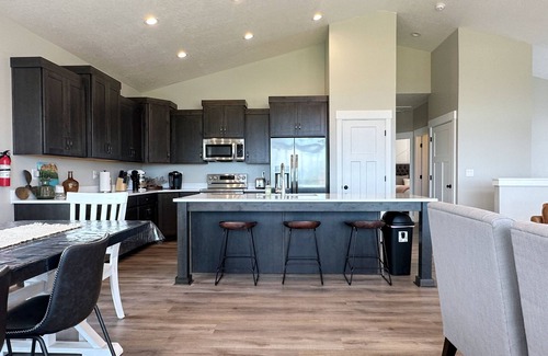 Sweetwater Kabine | Bear Lake retreat with private Ideal Beach Resort Access!