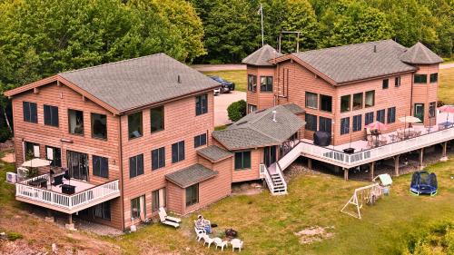 Robbinston Haus | Bear Mountain Lodge. 560 Acre Wooded Estate.