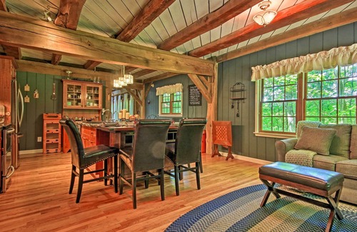 Acme Haus | 'Bear's Eye View' - Mountain Retreat w/ Hot Tub!