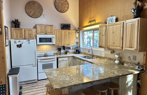 Bear Valley Kabine | BEAR VALLEY CABIN IN DER NÄHE DES DORFES / EINFACHER WINTERZUGANG