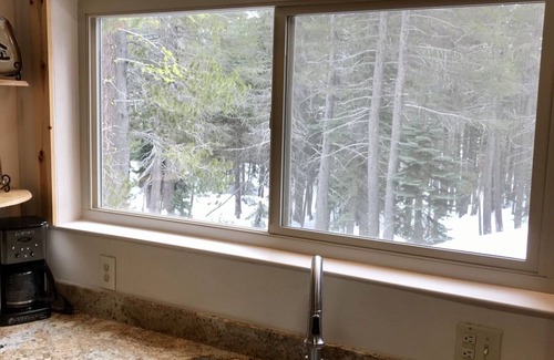 Bear Valley Kabine | BEAR VALLEY CABIN IN DER NÄHE DES DORFES / EINFACHER WINTERZUGANG